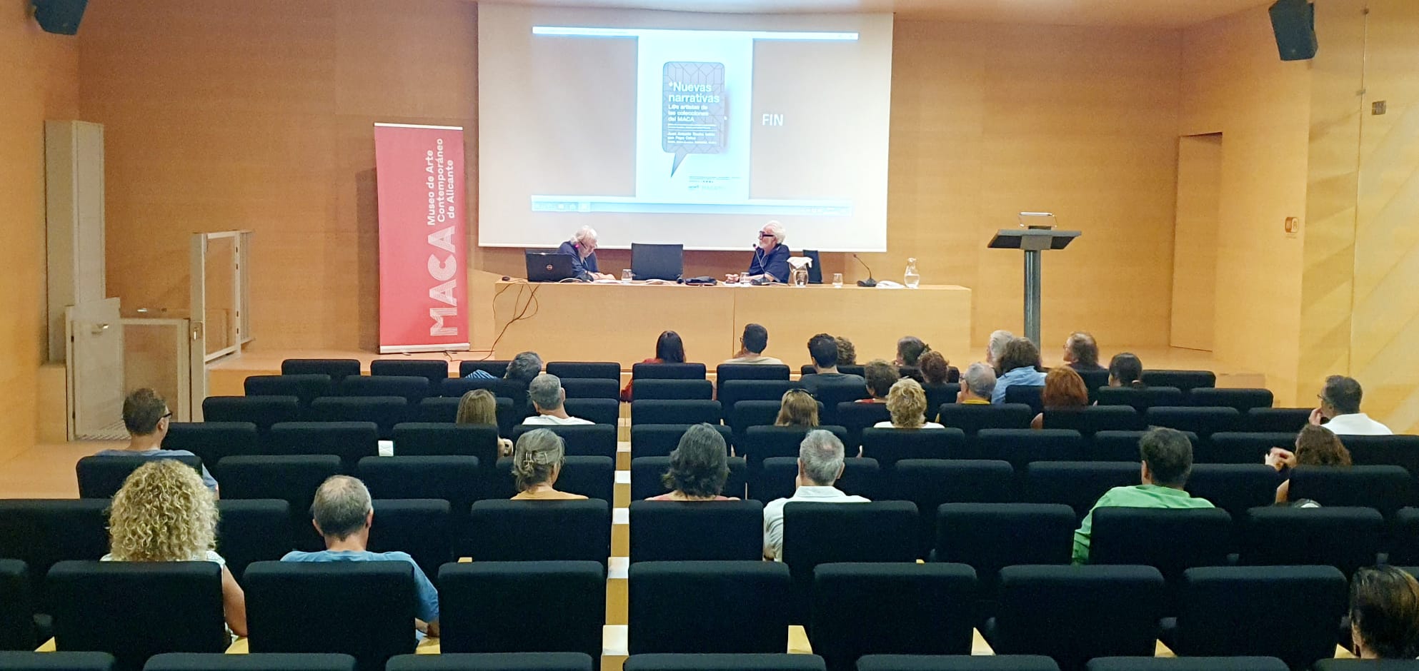 Juan Antonio Roche talks with Pepe Calvo